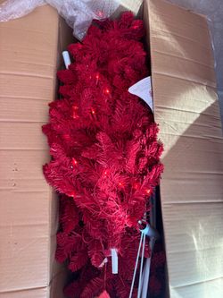 New Puleo International 6.5ft Red Flocked Pre-Lit Tree. 475 Branch Tips