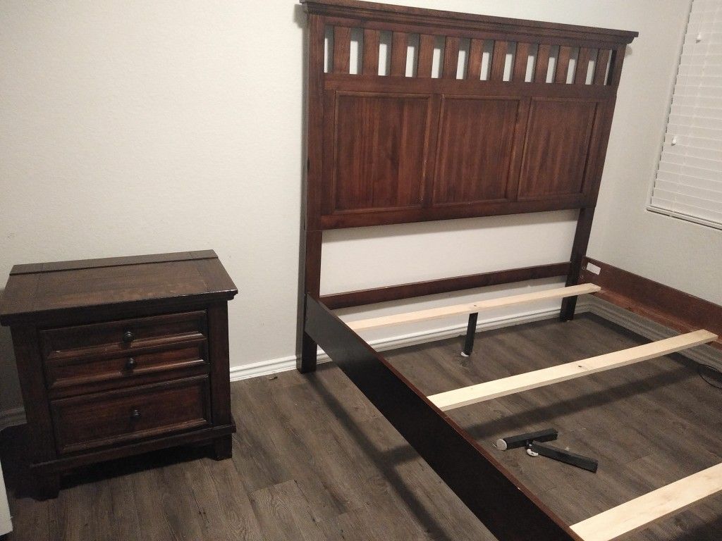 Queen bedroom set