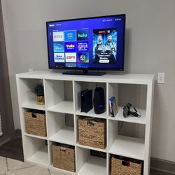Vizio Roku Tv / White Entertainment Center 
