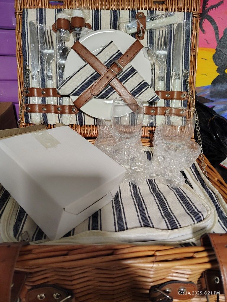 Handmade Wicker Basket For Two Picnic NEW