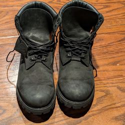 Timberlands Black And Gold. 