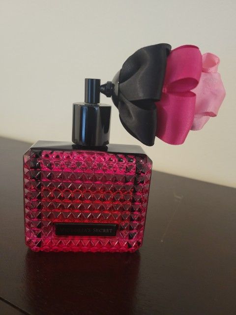 VICTORIA SECRET SCANDOLOUS DARE PERFUME......πππ