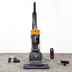 Dyson Ball Multifloor Vacuum Cleaner w/ attachments - Aspiradora