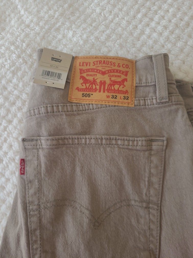 NEW LEVI'S 505 JEANS. 32x32
