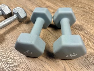 Two Pairs of Hex Dumbbells for beginners 8s and 12s. Total: 40 lbs