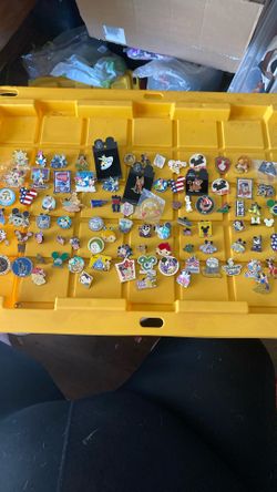 90 Collectible Disneyland Trading Pins 