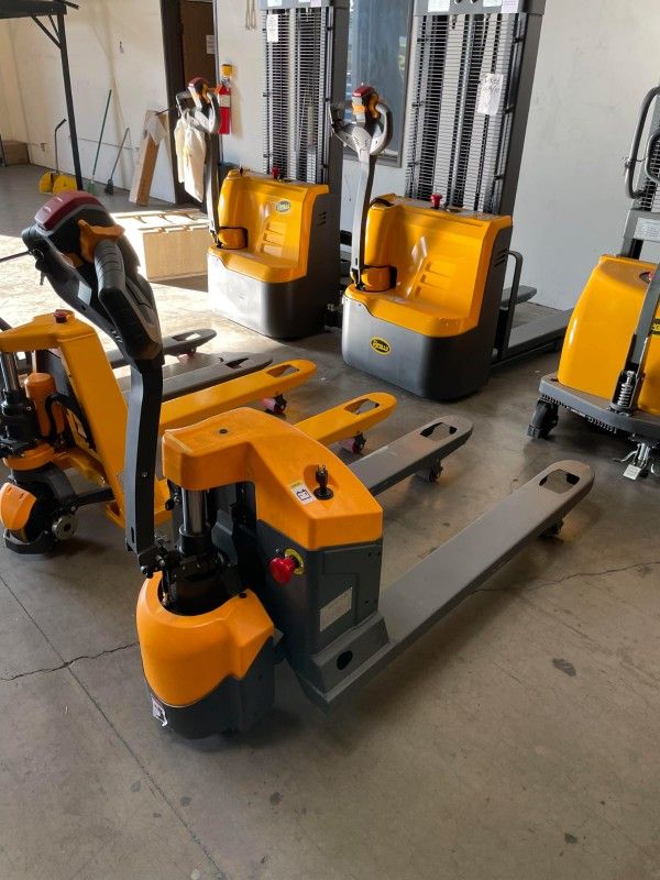 BRAND NEW ELECTRIC PALLET JACK 