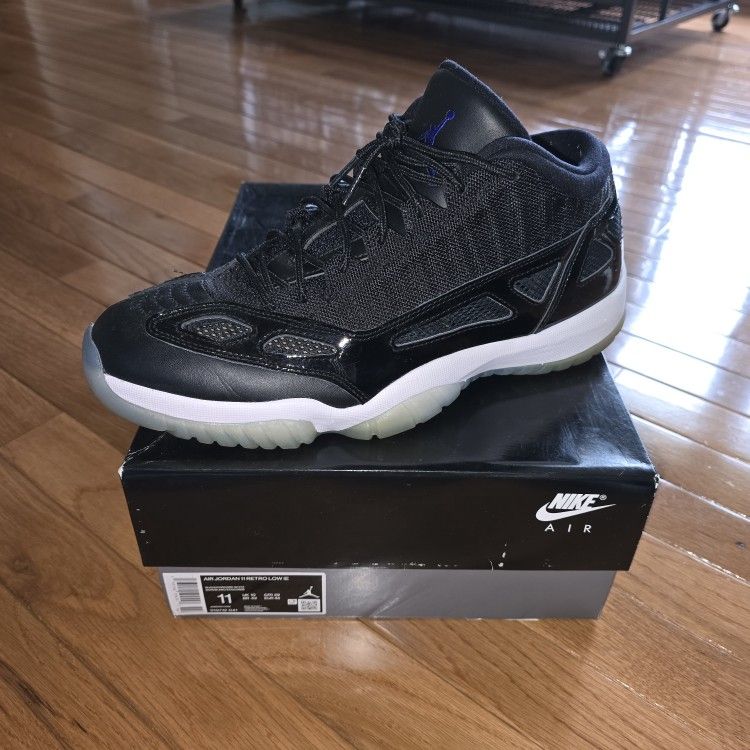 Jordan 11 Retro Low IE 
Space Jam
