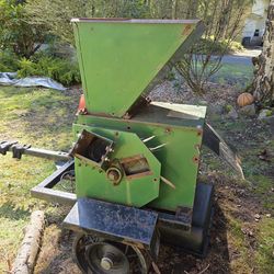 Wood chipper / sheredder