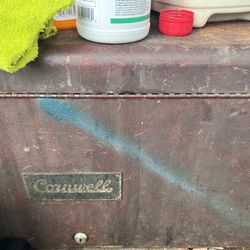 Cornwell vintage tool box filled with vintage snap on and Mac and other tools..  box needs some cleaning up but nice patina! 500$ for all