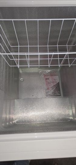 NEW Chest freezer 5 cb ft. (see description)