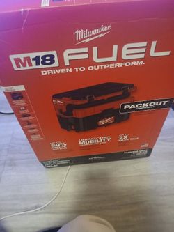 Milwaukee m18 fuel packout 2.5 gal vacumm