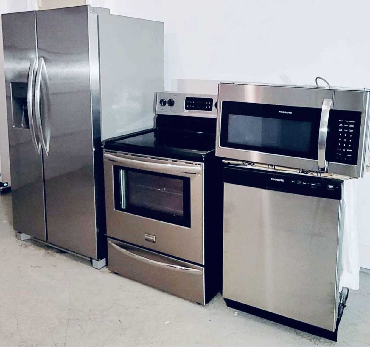 Full kitchen appliances