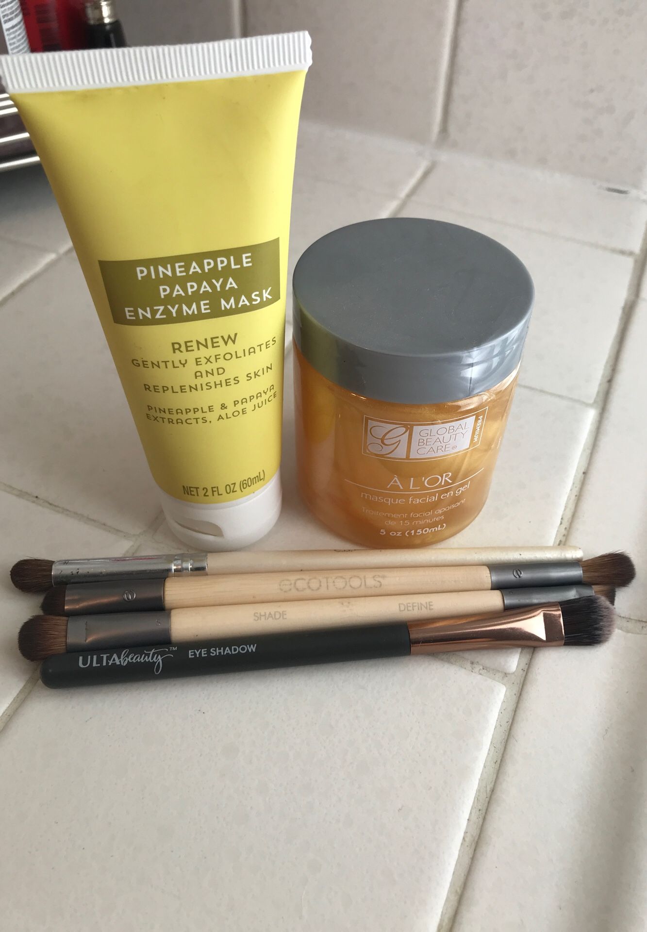 Makeup brushes/face Masks