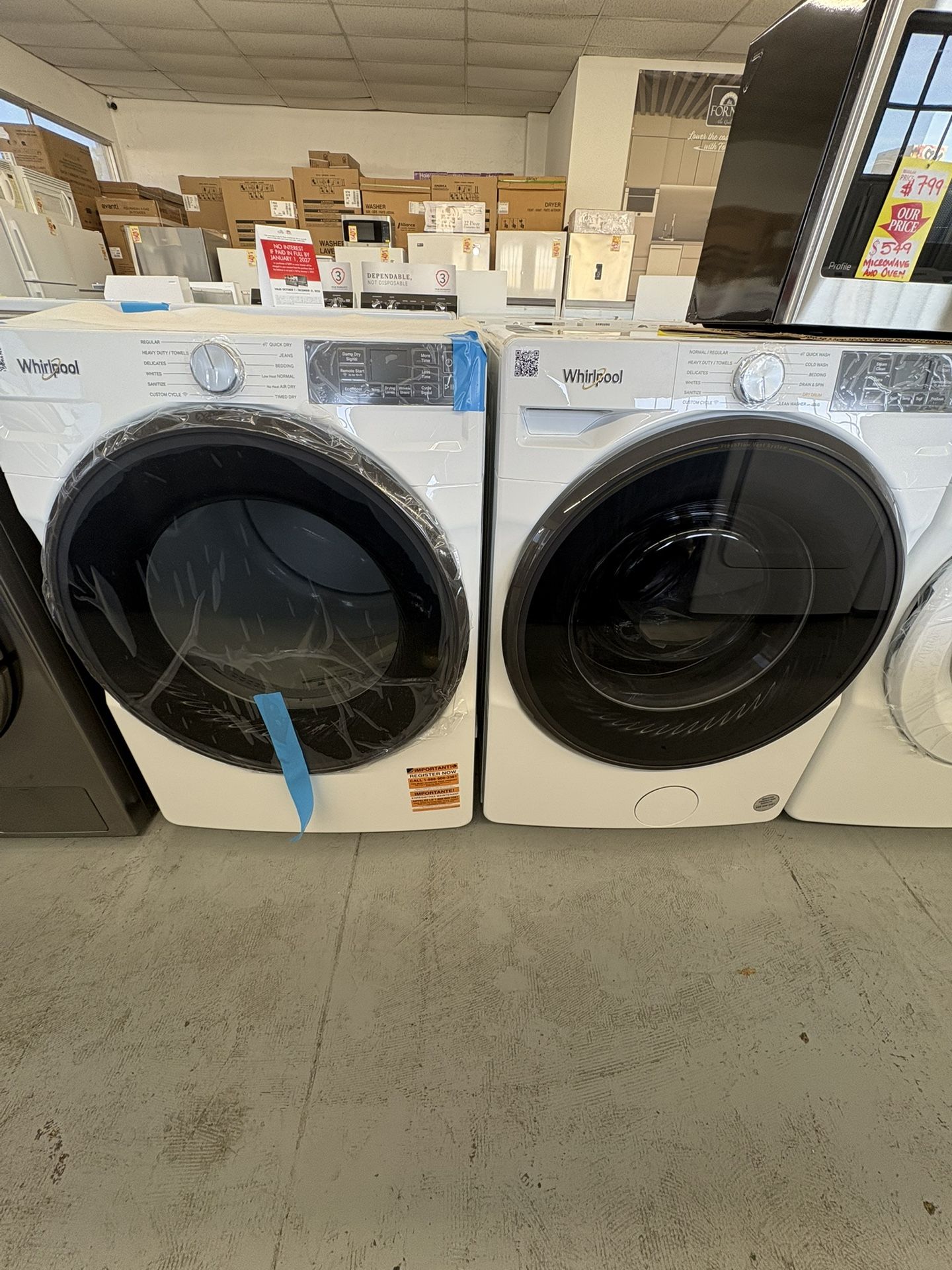 Whirlpool Front Load Washer And Gas Dryer Set