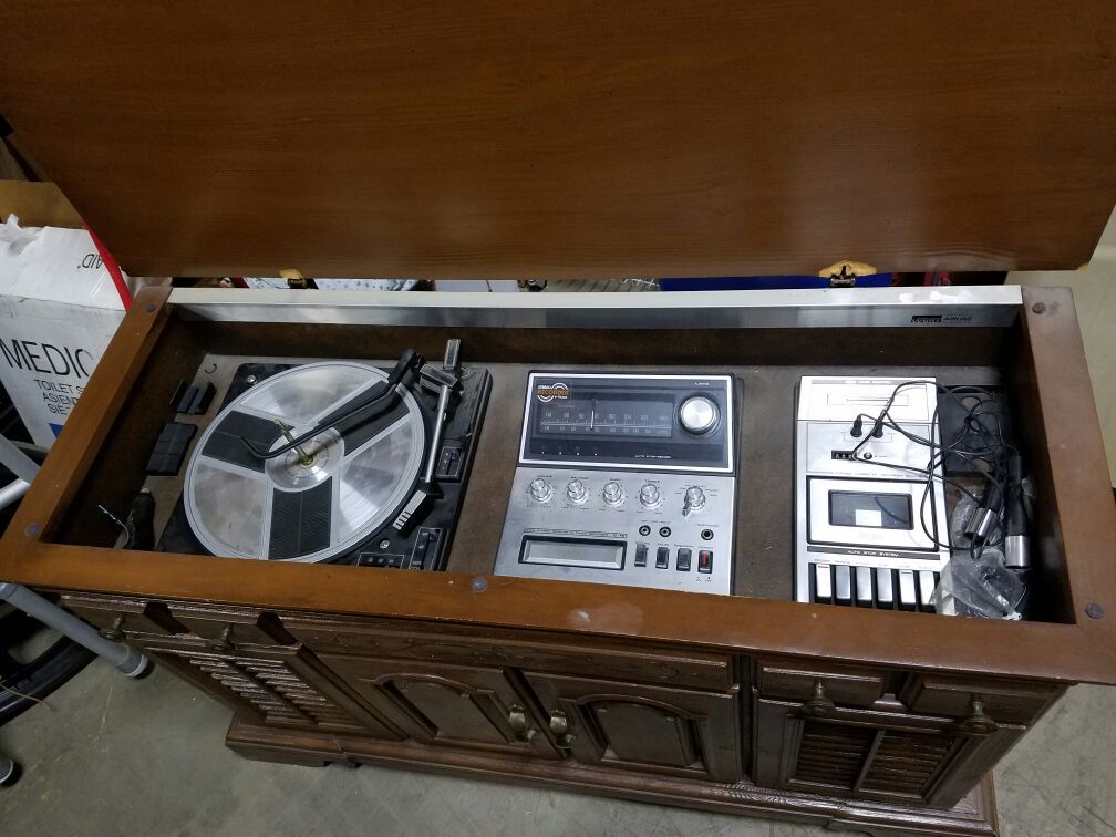 Vintage Montgomery Wards Airline GSA 2450-B stereo console