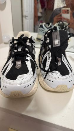 1906 newbalance size 5.5 color black and white