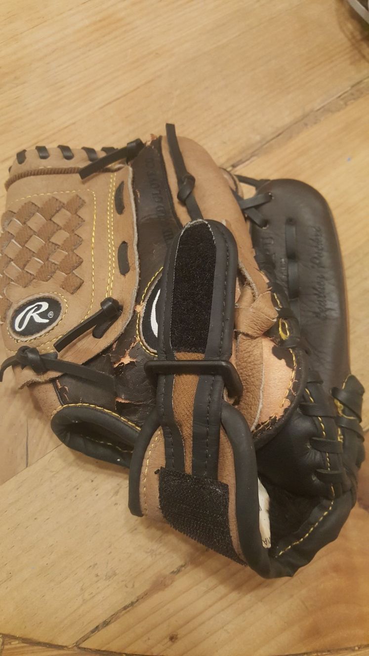 Kids baseball glove