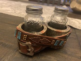 Salt and pepper shaker