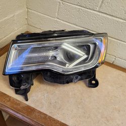 2017 2018 2019 2020 Jeep Grand Cherokee  Hid headlight 2 Computers Part