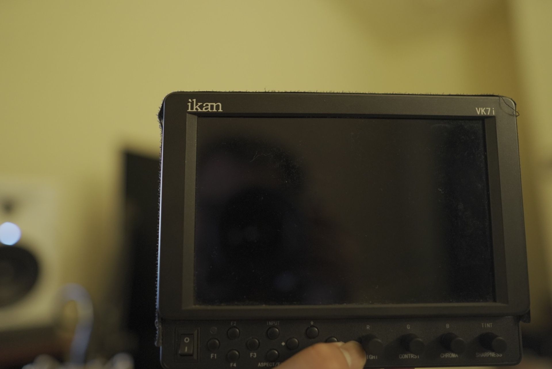 ikan VK7i camera monitor