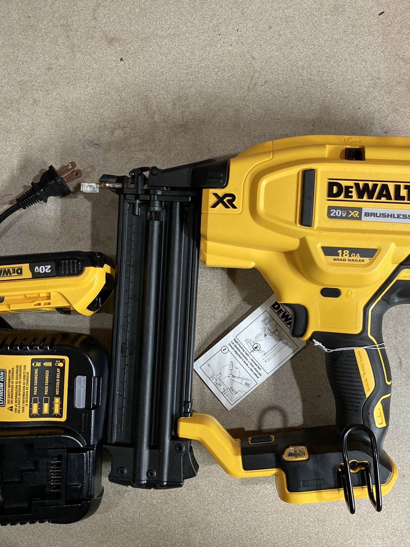 Dewalt 20volt 18g Brad Nailer Kit, 2.0 Batt And Charger