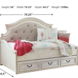 Twin Daybed : Realyn Twin Daybed with 1 Large Storage Drawer