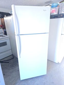 Refrigerator great condition, 28 in wide, Whirlpool, Clean, delivery available, warranty free.