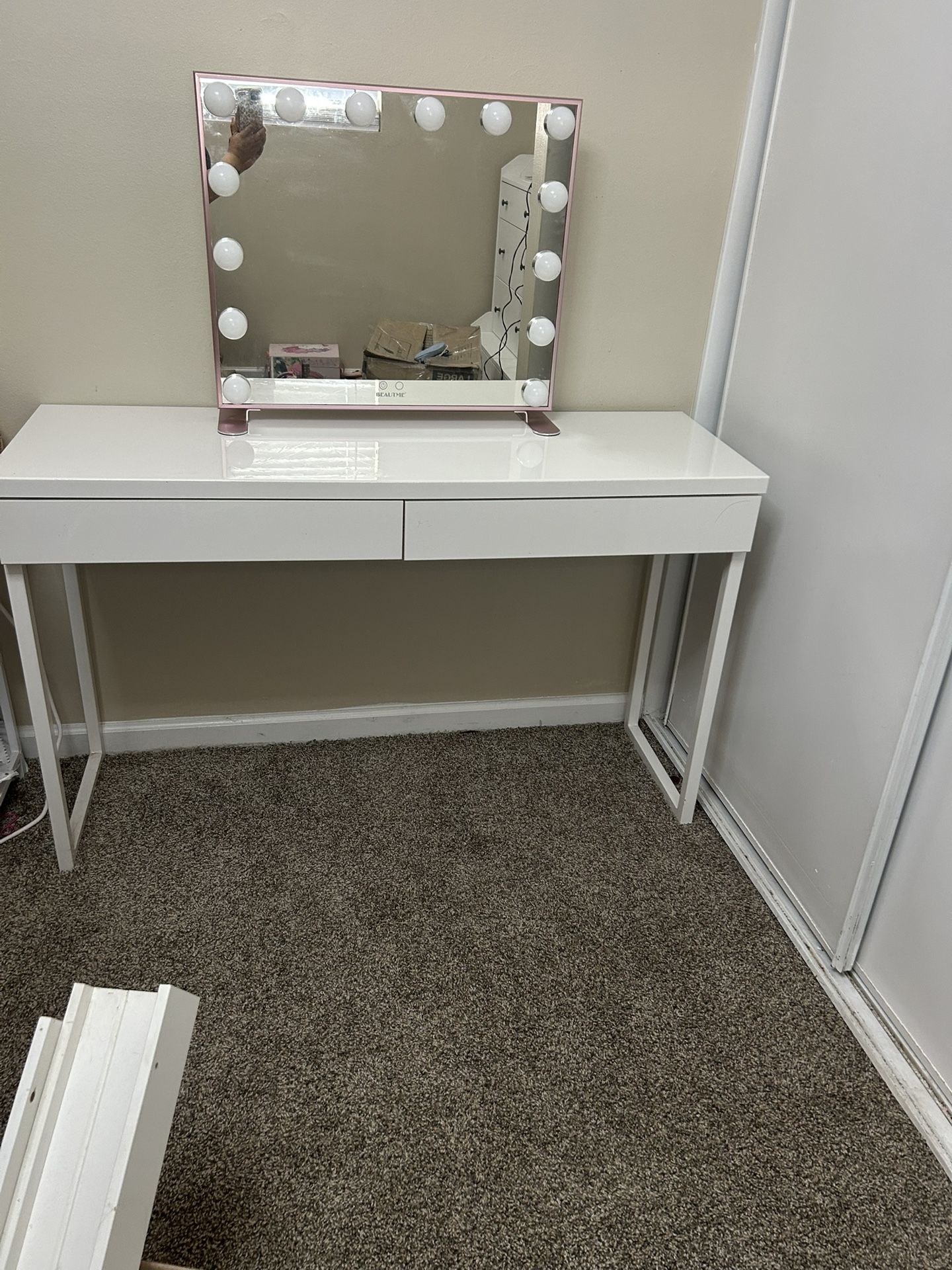 Desk With Small Mirror