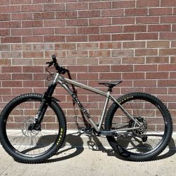 Lynskey Pro 29 Ti Large - Industry 9 Hydra Enduro S 29” Wheels & Fox34 Forks