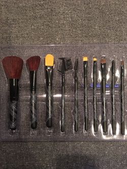 Makeup brushes