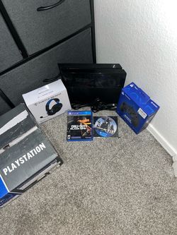PS4 Console Bundle with Games and Accessories