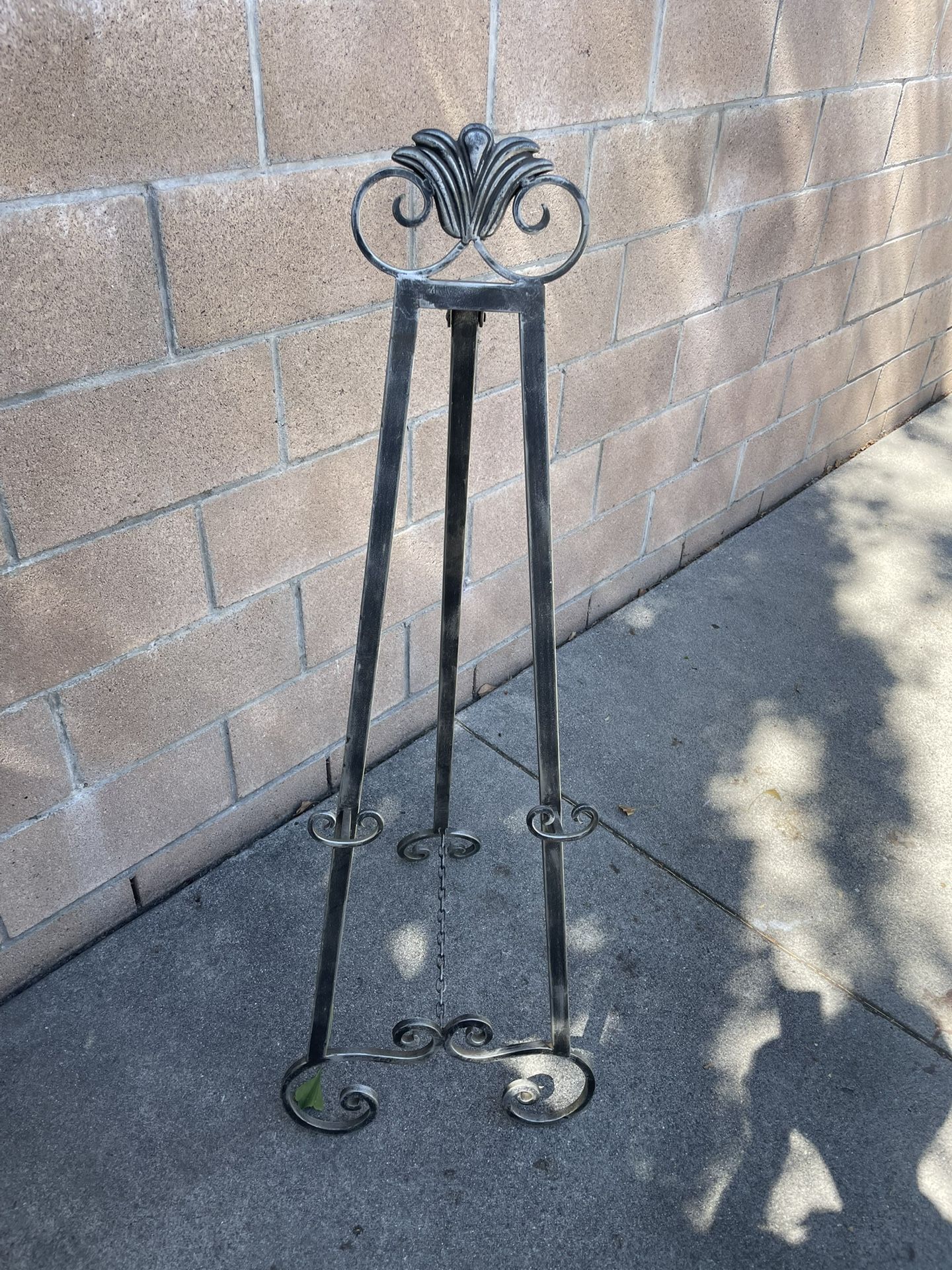 Easel
