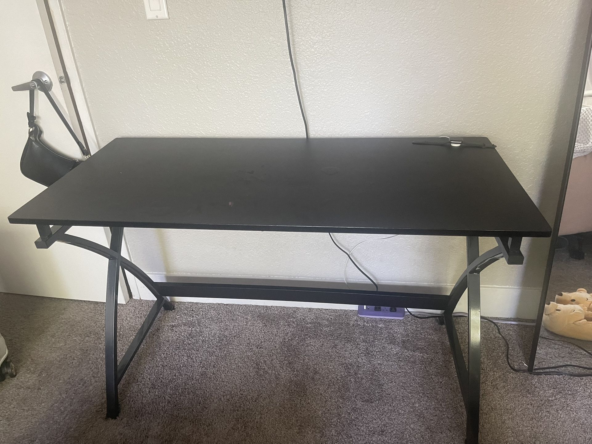 Black Desk