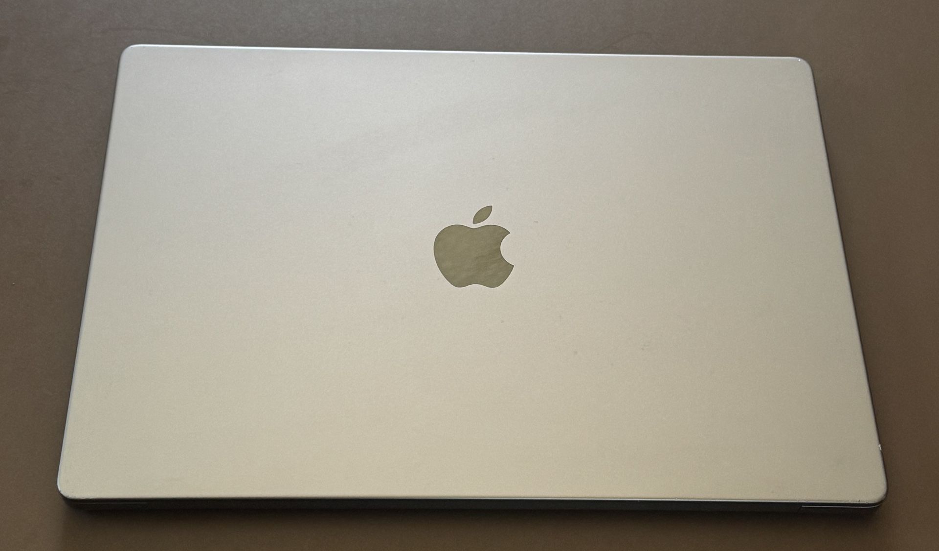 ($900). Apple MacBook Pro A2485 16 M1 Max 10-Core 32GB 1TB Gray 2021