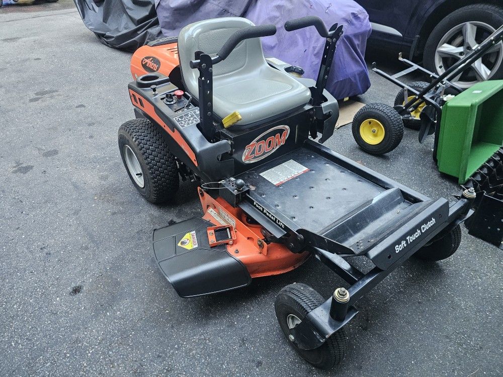 Ariens Zoom Zero Turn Kawasaki 15HP V-Twin 34" Cut Riding Lawn Mower