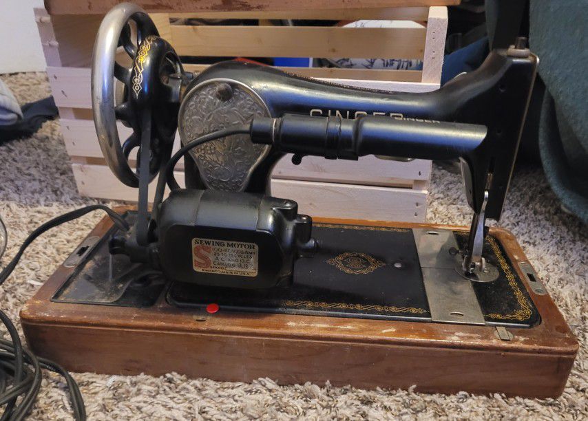1920's SINGER Sewing Machine