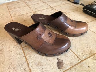 Women clogs