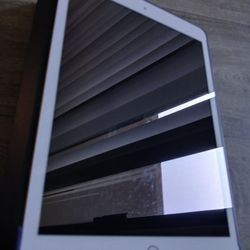 Ipad 8th Gen.  -128GB