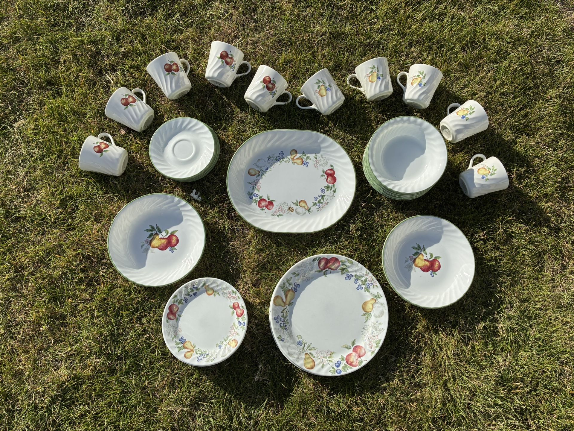 Dinnerware Vintage Corelle Chutney Swirl Fruit Design 7 Complete plate Settings