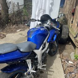 A Suzuki Motorcycle No Key Or Title 