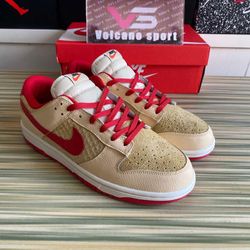 Nike Dunk Strawberry Waffle
