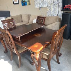 Dining Table & 4 Chairs 