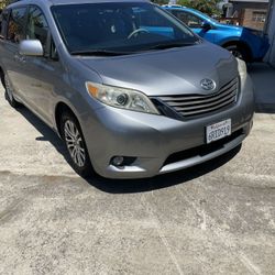 2011 Toyota Sienna