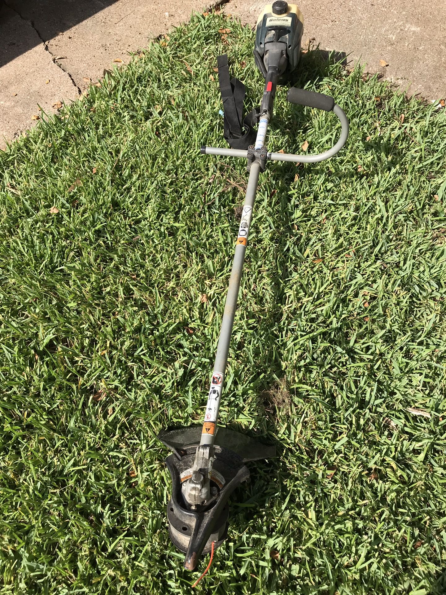 Bolens gaspowered 18” weed eater does not run for Sale in Houston