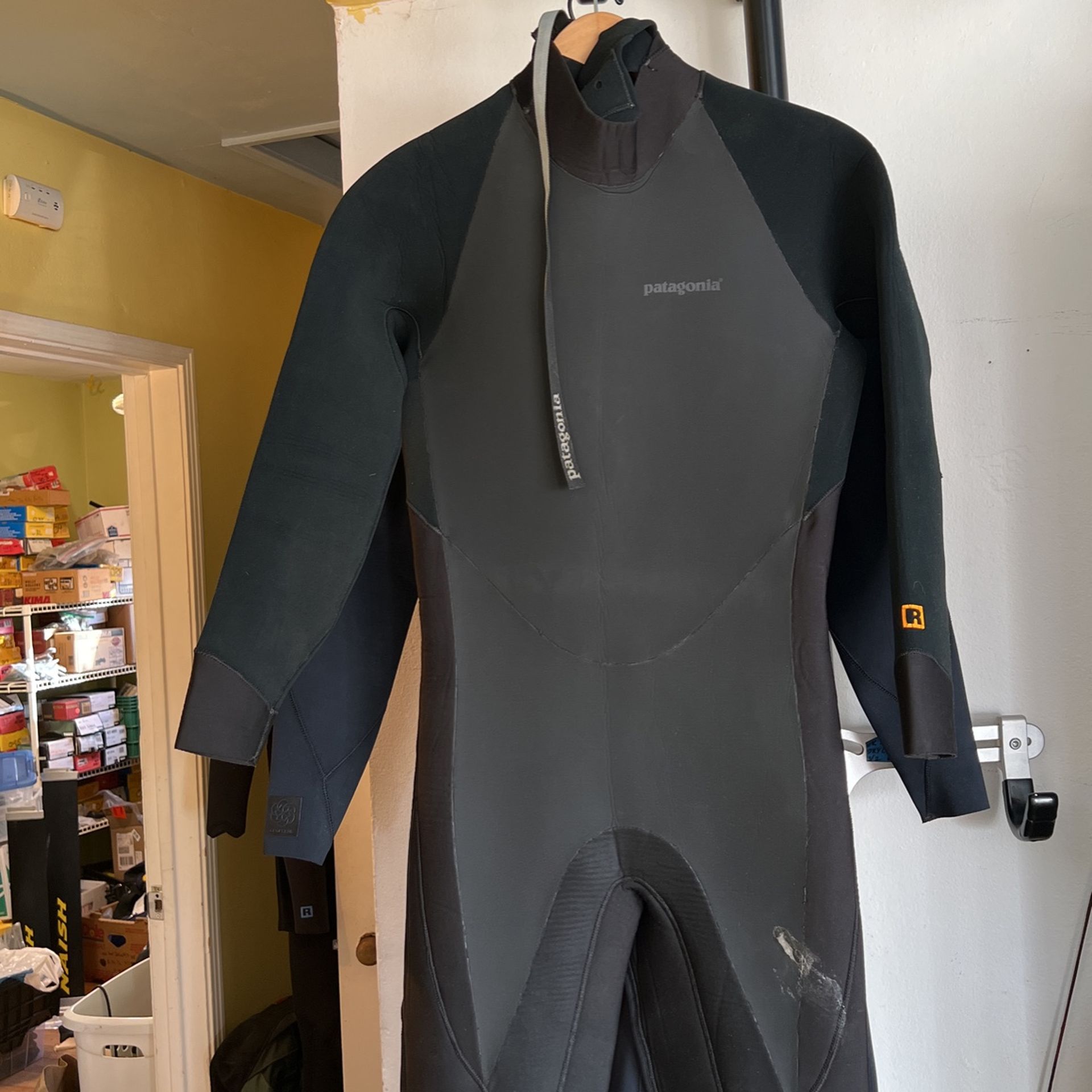 Wetsuit Patagonia R2 FZ Hooded Size 6 Women for Sale in San Diego, CA