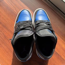 Jordan 1 hyper royal lows 