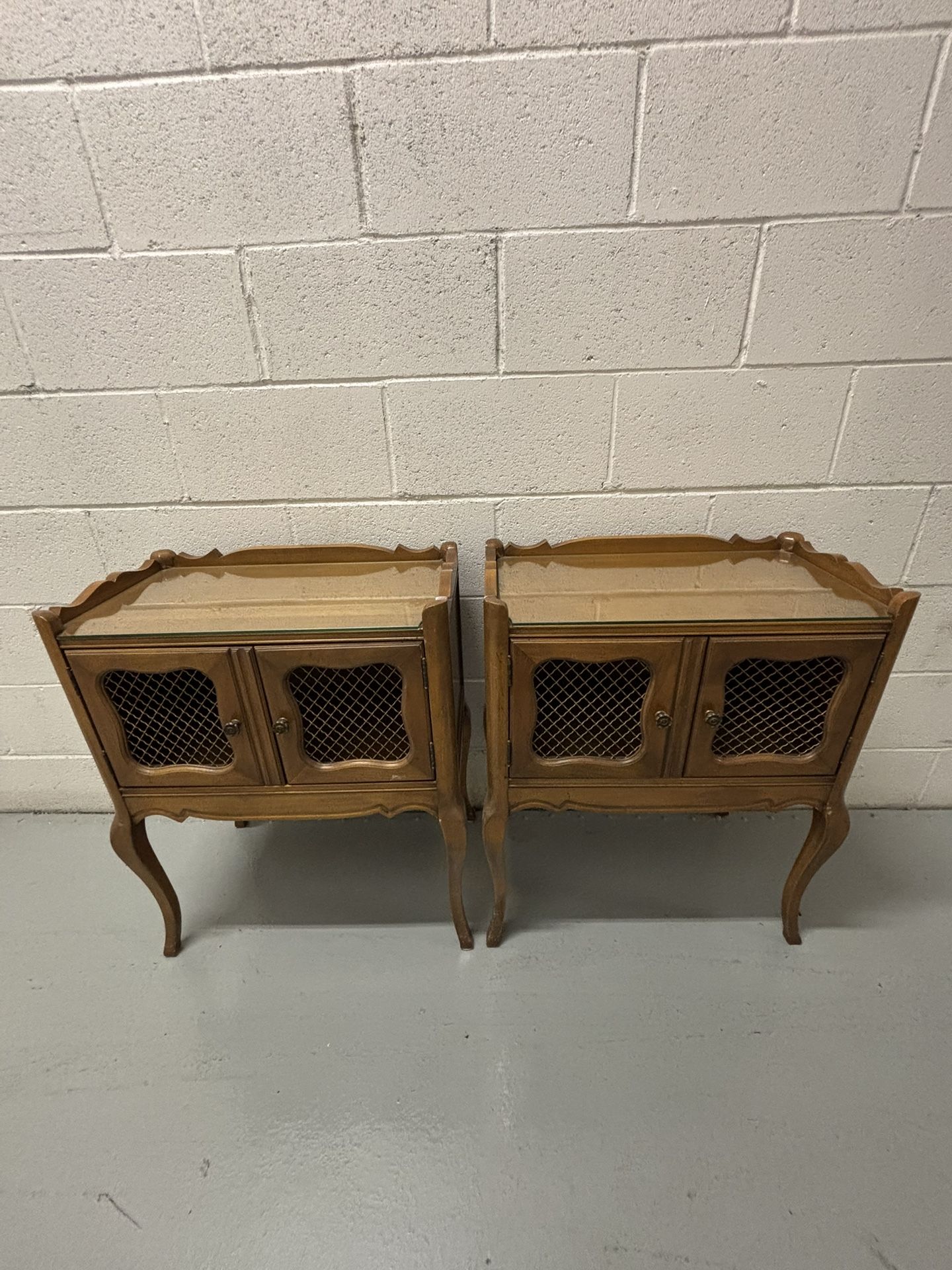 Vintage French Provincial Nightstands in Excellent Condition