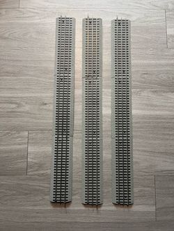 Lionel FasTrack 30in Sections lot of 3