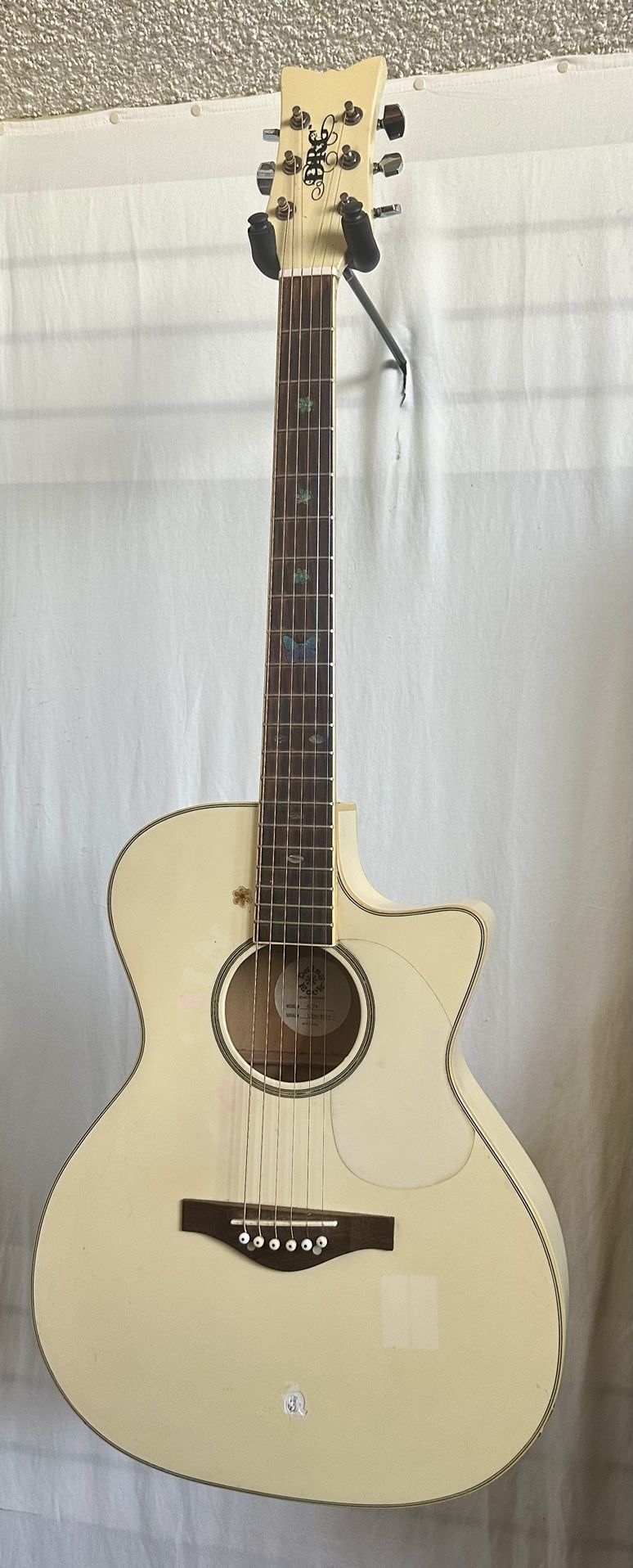 Daisy Rock DR6274 Wildwood Cutaway Acoustic Electric Guitar Pearl White. New strings. Built in Fishman preamp, tuner and pickup. Ding on face, playing